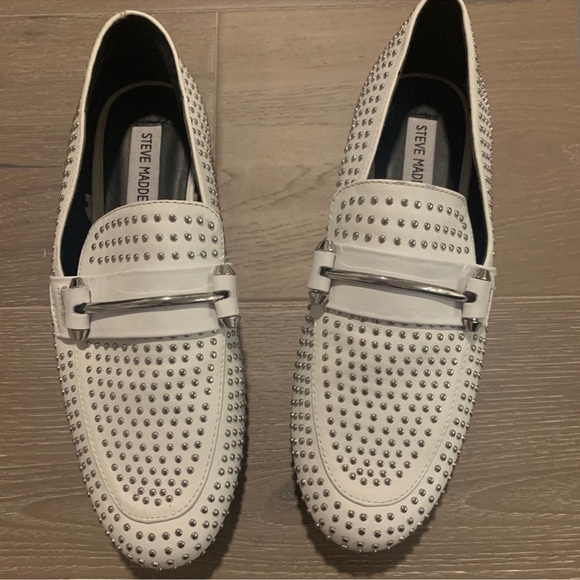 Steve Madden White Studded KAST Flat Loafers - Size 8 - Picture 1 of 5